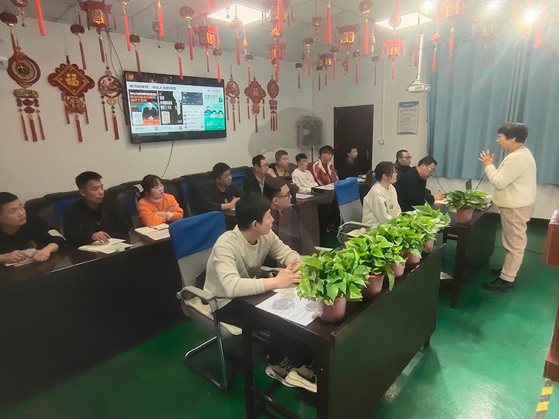 思維破繭，共赴成長：盛達拉彎共讀聯(lián)盟學(xué)習(xí)小組進階之旅