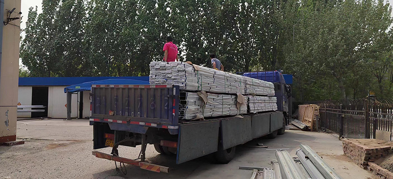 來料卸車，拉彎加工材料執(zhí)行高標(biāo)準！