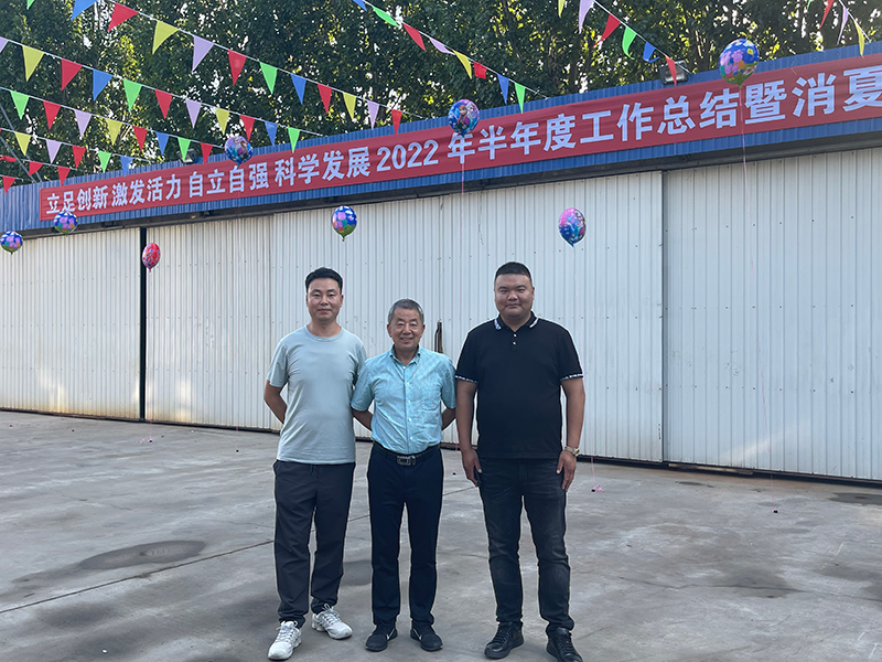 激情盛夏、相約盛達(dá)，北京盛達(dá)偉業(yè)型材拉彎廠舉行半年度工作總結(jié)暨消夏啤酒節(jié)！