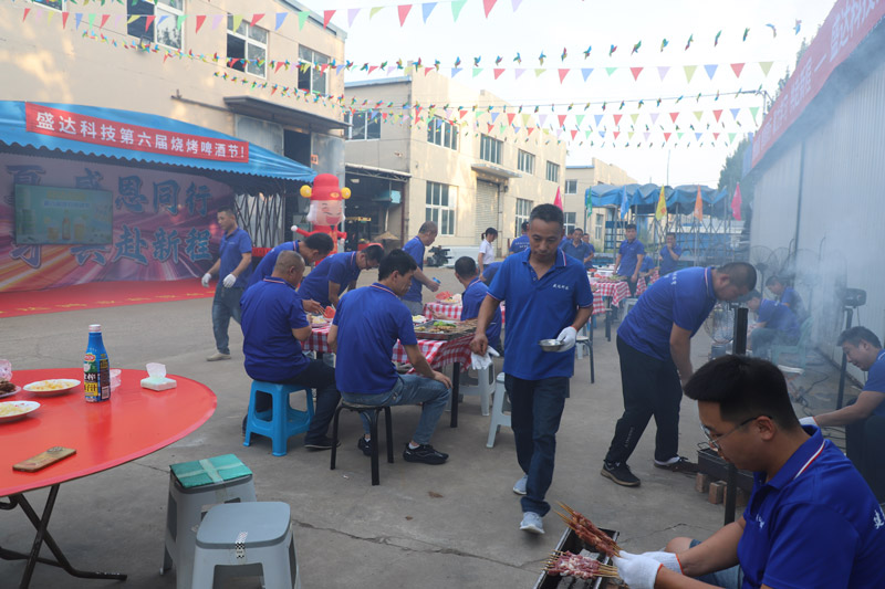聚力學(xué)習(xí)，共赴新程｜盛達(dá)拉彎舉行第六屆燒烤啤酒節(jié)