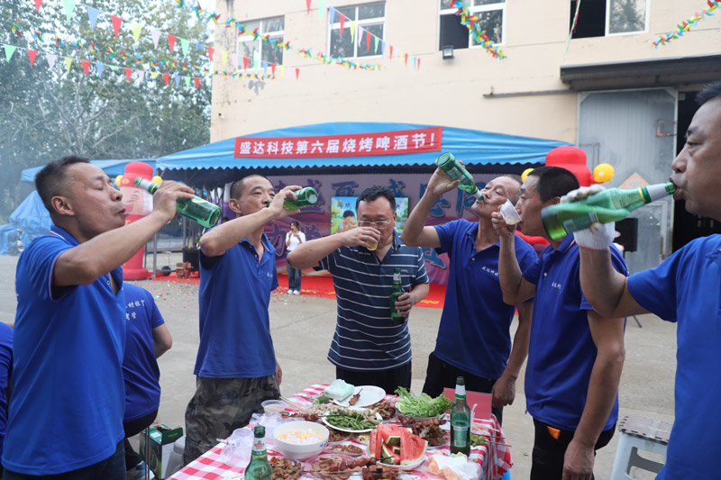 聚力學(xué)習(xí)，共赴新程｜盛達(dá)拉彎舉行第六屆燒烤啤酒節(jié)